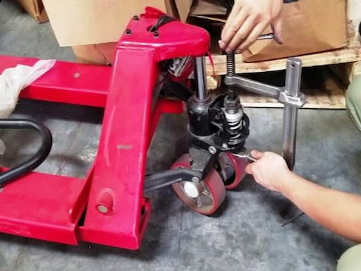 Các tiêu chí để lựa chọn đơn vị sửa xe nâng tay đảm bảo, có độ tin cậy cao